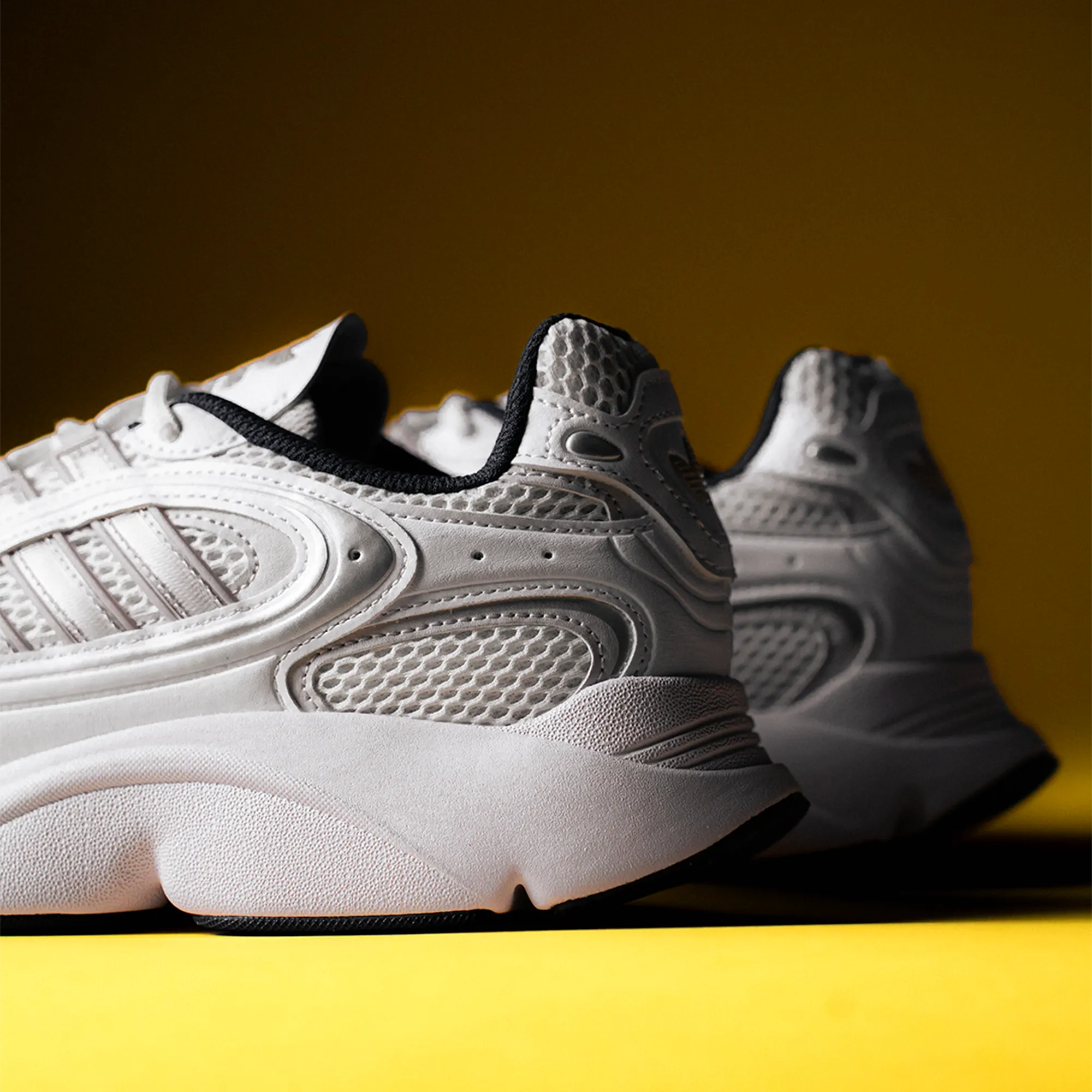 adidas - Ozmillen (Cloud White / Grey One / Bright Blue)