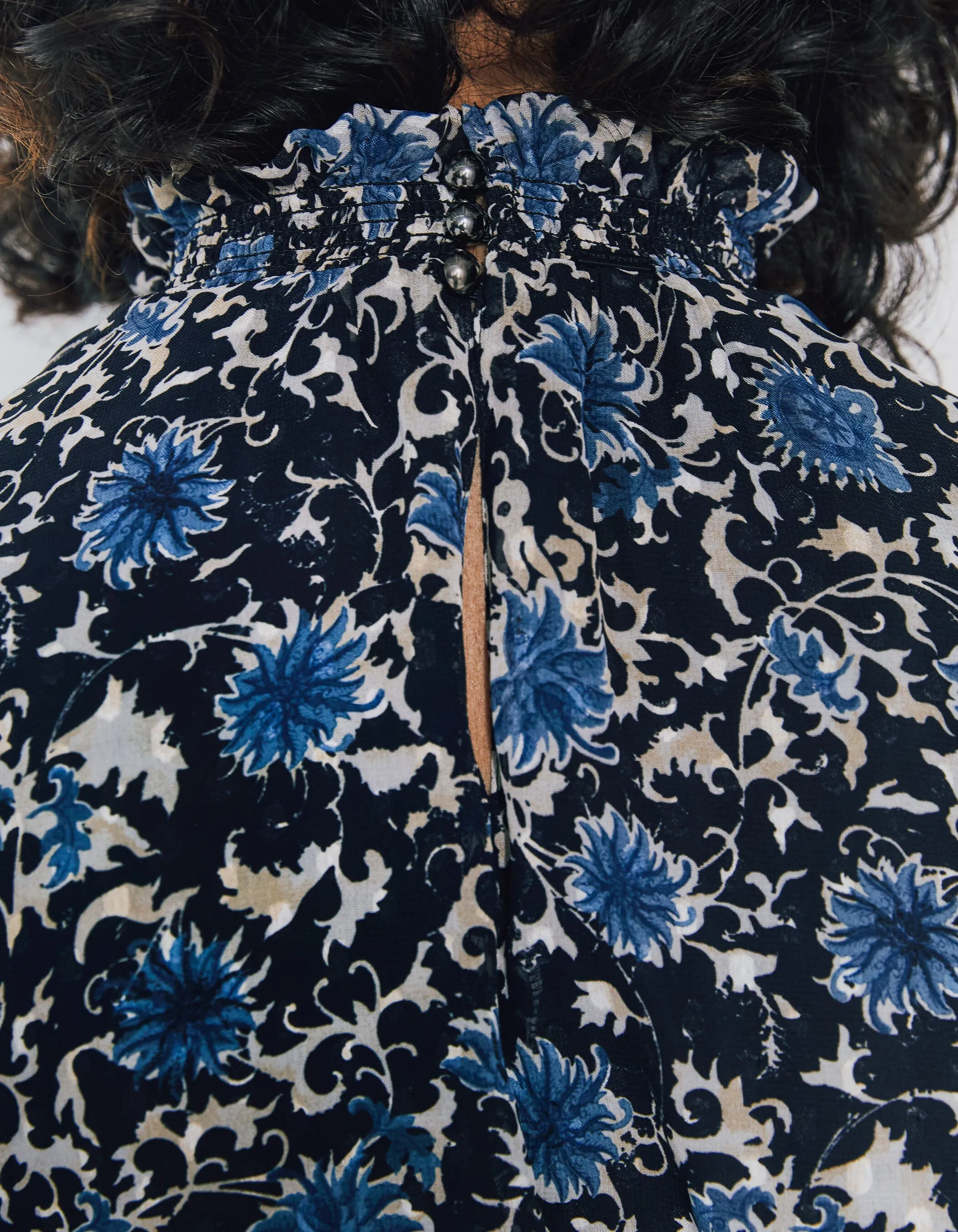 Robe courte en voile plumetis imprimé fleurs bleues femme